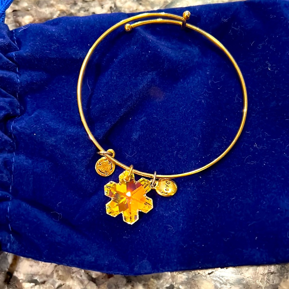 Crystal snowflake bracelet, gold tone